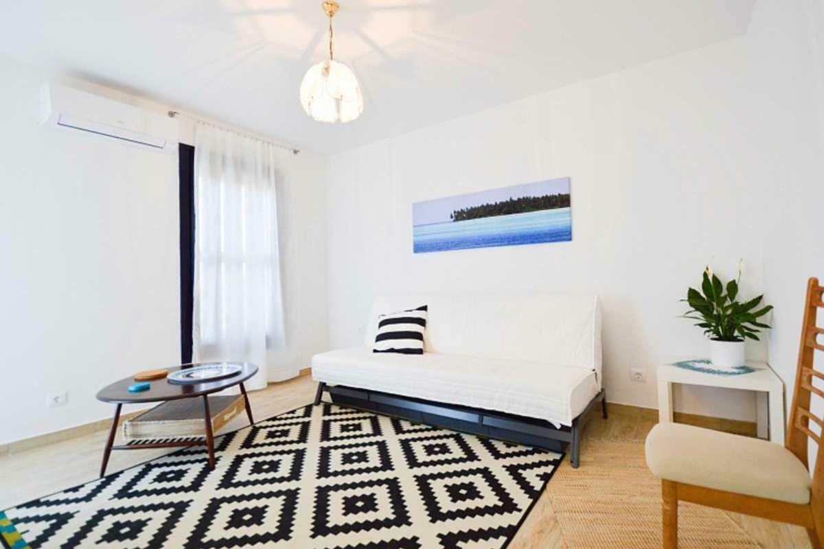 Leut Apartment, 3Min Beach, 15Min Center Pula Exteriör bild
