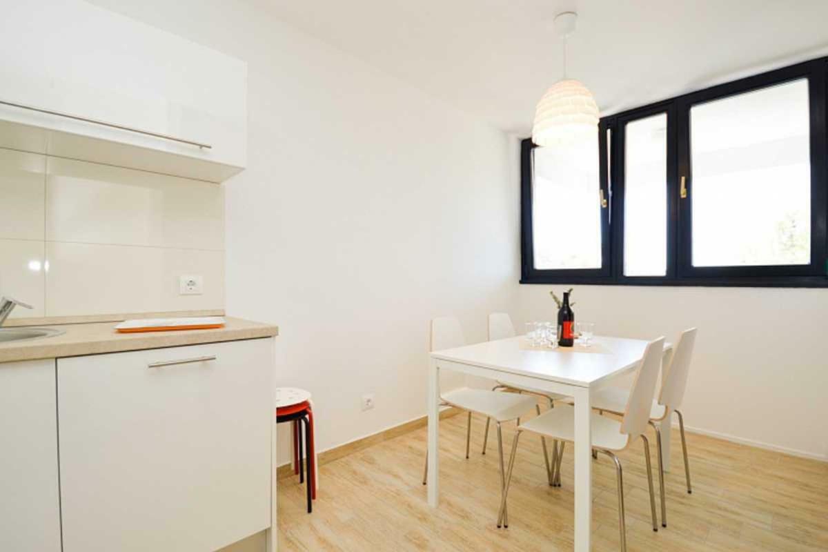 Leut Apartment, 3Min Beach, 15Min Center Pula Exteriör bild
