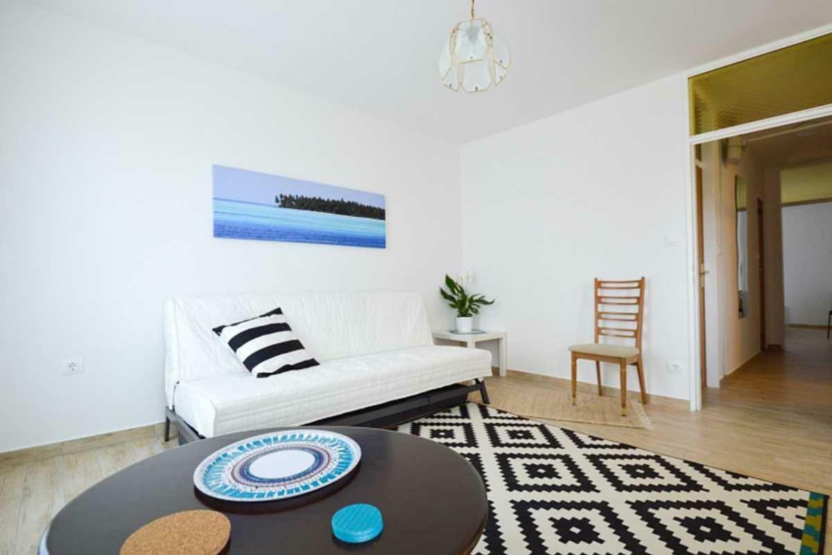 Leut Apartment, 3Min Beach, 15Min Center Pula Exteriör bild