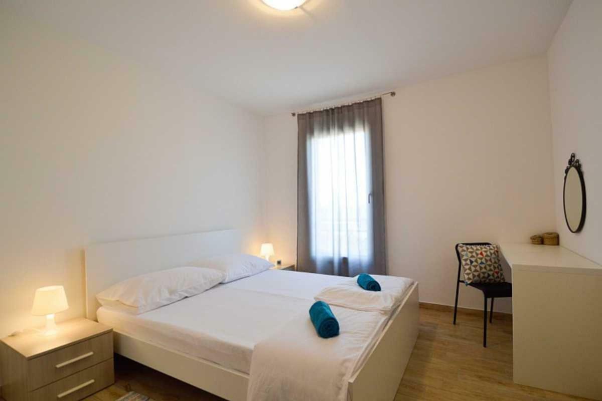 Leut Apartment, 3Min Beach, 15Min Center Pula Exteriör bild
