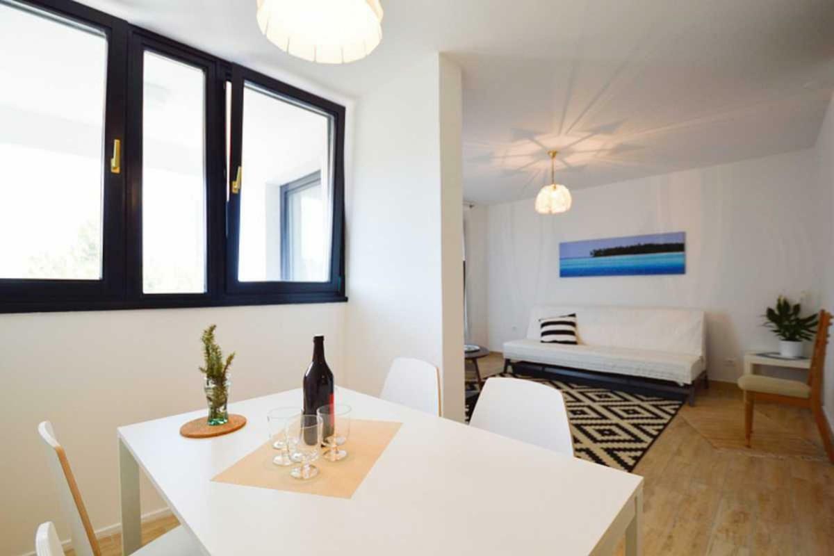 Leut Apartment, 3Min Beach, 15Min Center Pula Exteriör bild