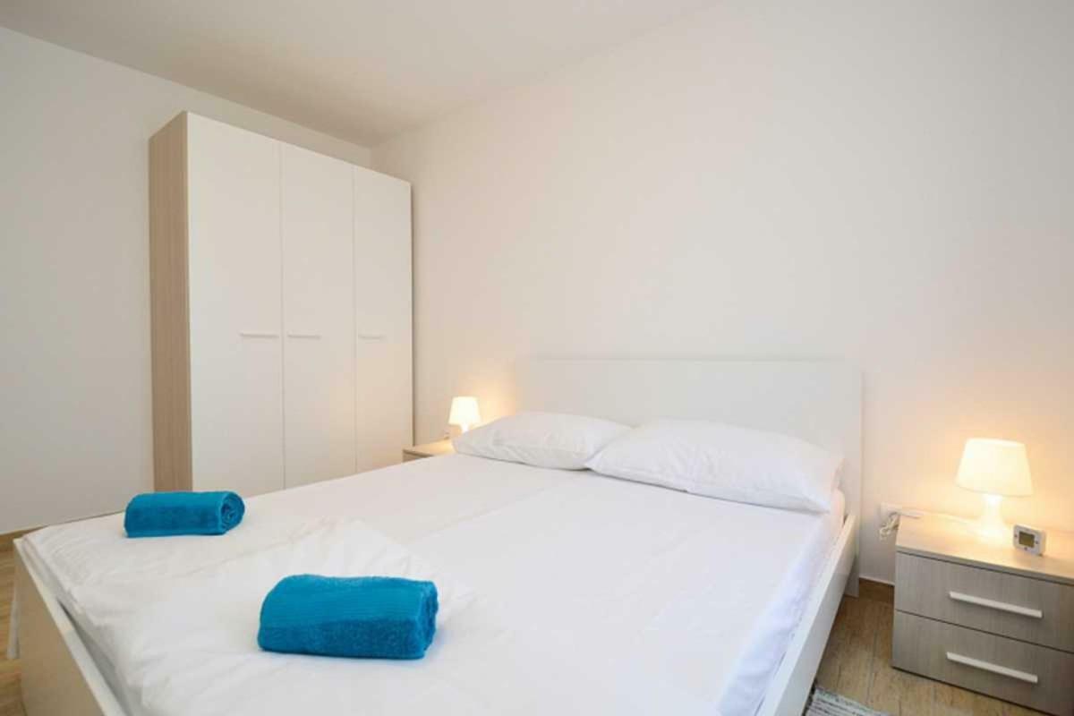 Leut Apartment, 3Min Beach, 15Min Center Pula Exteriör bild
